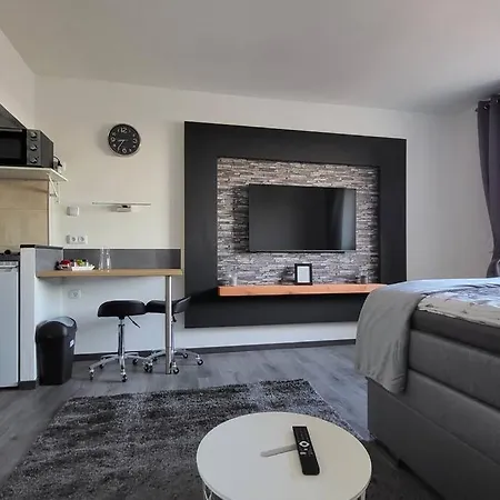 Schoene Aussicht Zwischen Ffm, Ruesselsheim, Wi Und Mz Apartment